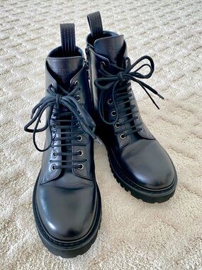 🌚VALENTINO Garavani Combat Boots